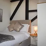 K Suites - Conditioning House